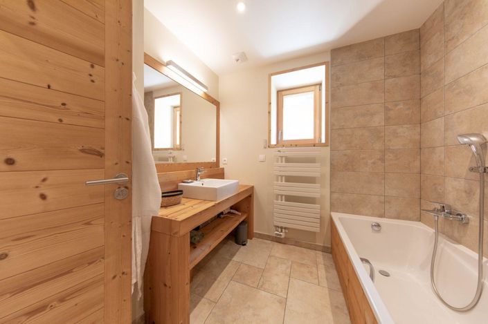 Image No.9-5 Bed Property for sale