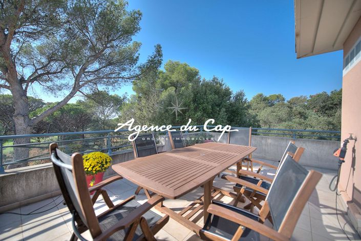 Image No.1-3 Bed Property for sale