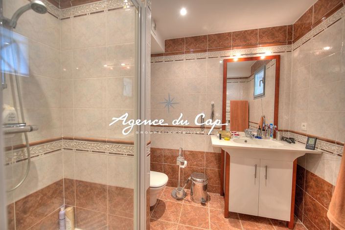 Image No.11-3 Bed Property for sale