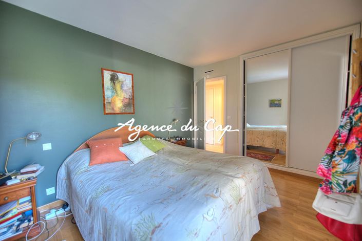 Image No.12-3 Bed Property for sale