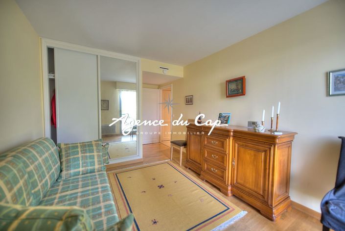 Image No.13-3 Bed Property for sale