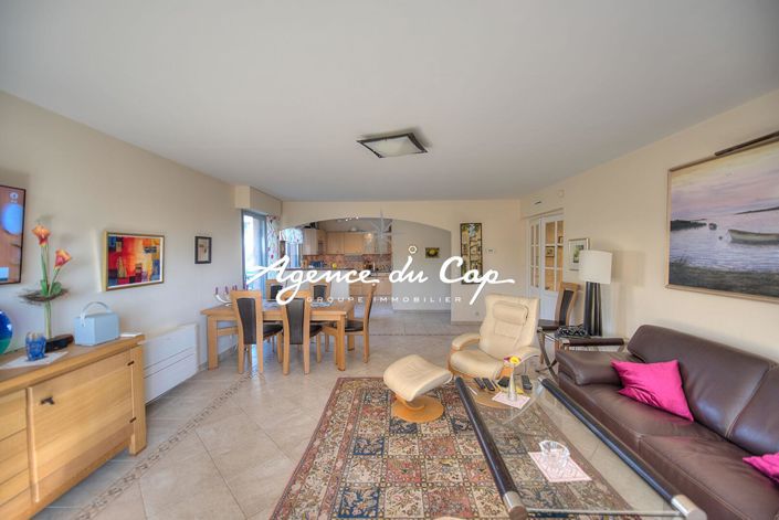 Image No.17-3 Bed Property for sale