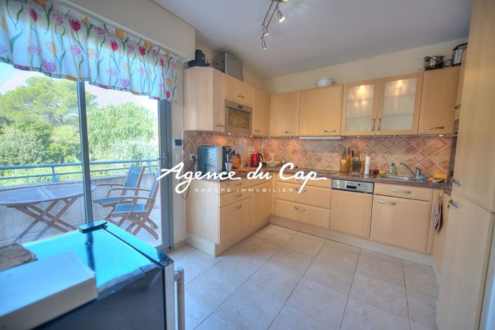 Image No.8-3 Bed Property for sale