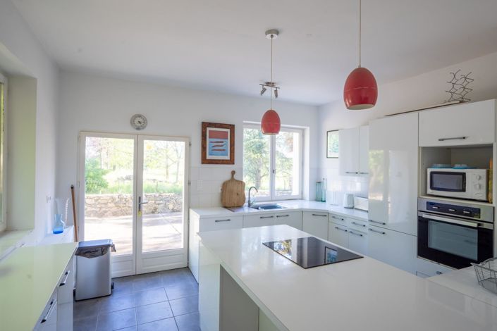 Image No.6-5 Bed House for sale