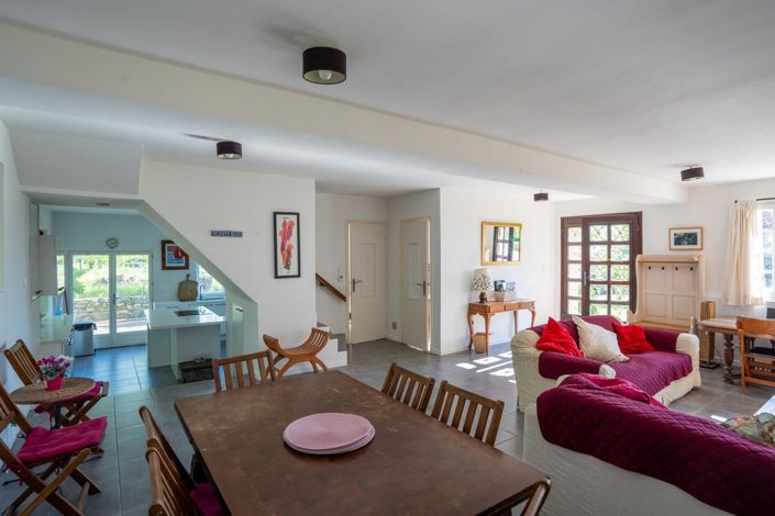 Image No.8-5 Bed House for sale