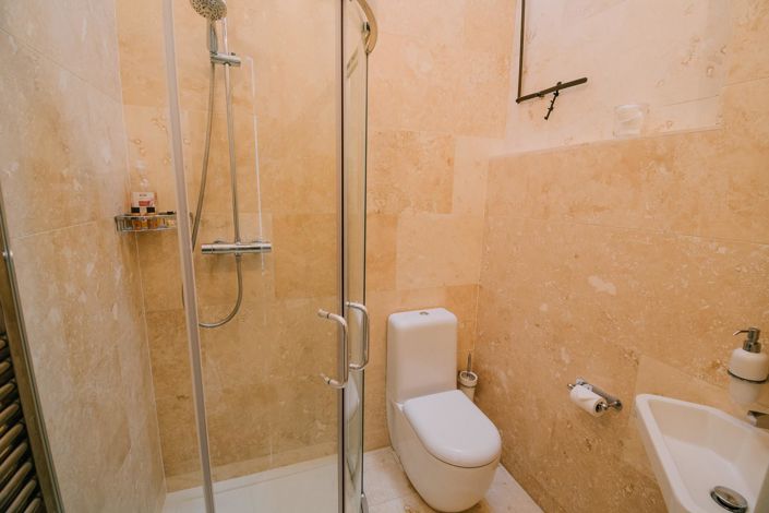 Image No.15-10 Bed House for sale