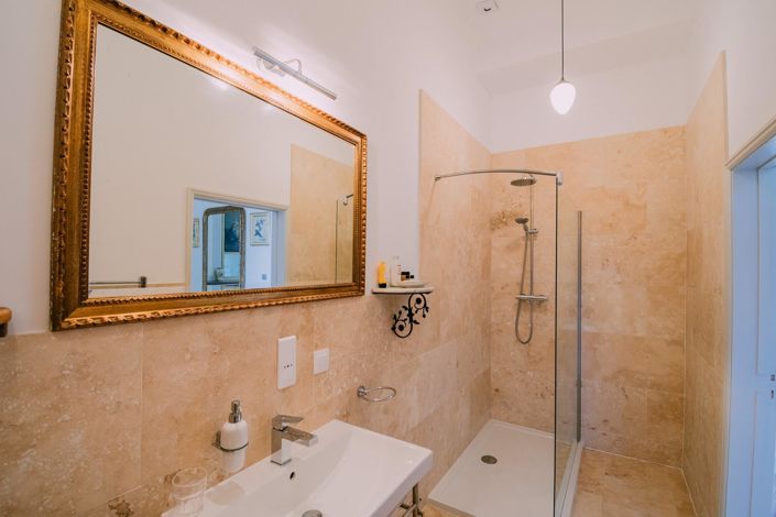 Image No.17-10 Bed House for sale