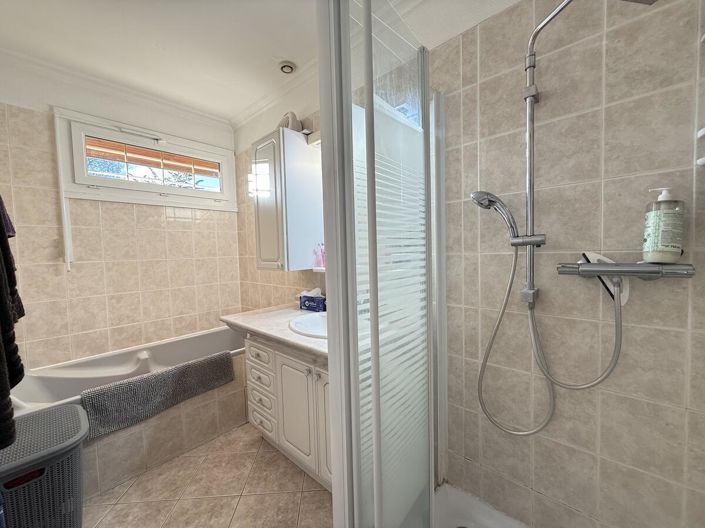 Image No.6-5 Bed House for sale