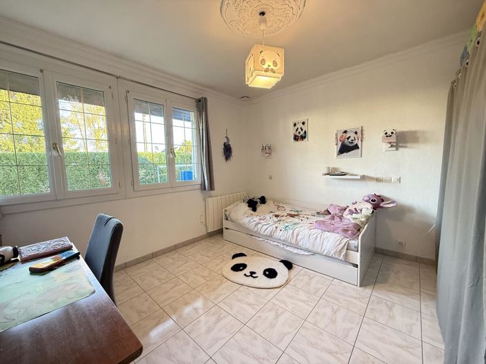 Image No.8-5 Bed House for sale