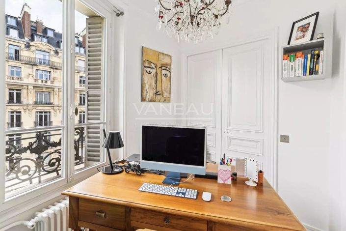 Image No.13-3 Bed Property for sale