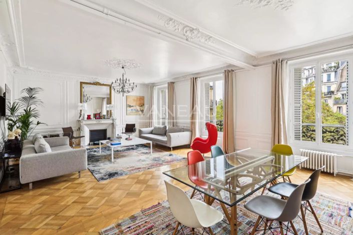 Image No.5-3 Bed Property for sale