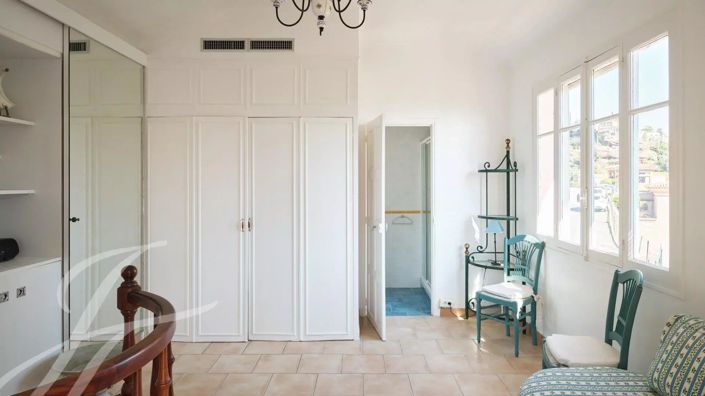 Image No.16-4 Bed House for sale