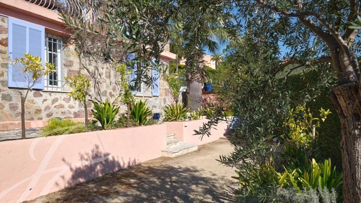 Image No.17-4 Bed House for sale