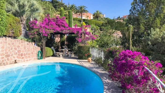 Image No.6-4 Bed House for sale