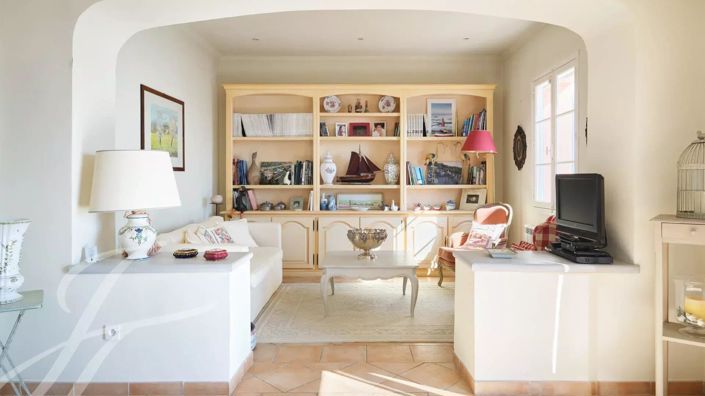 Image No.9-4 Bed House for sale