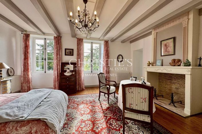 Image No.24-6 Bed House for sale