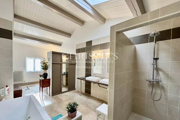 Image No.26-6 Bed House for sale