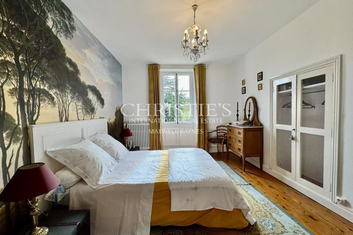 Image No.27-6 Bed House for sale