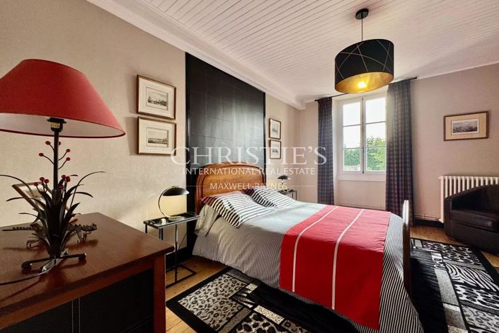 Image No.28-6 Bed House for sale