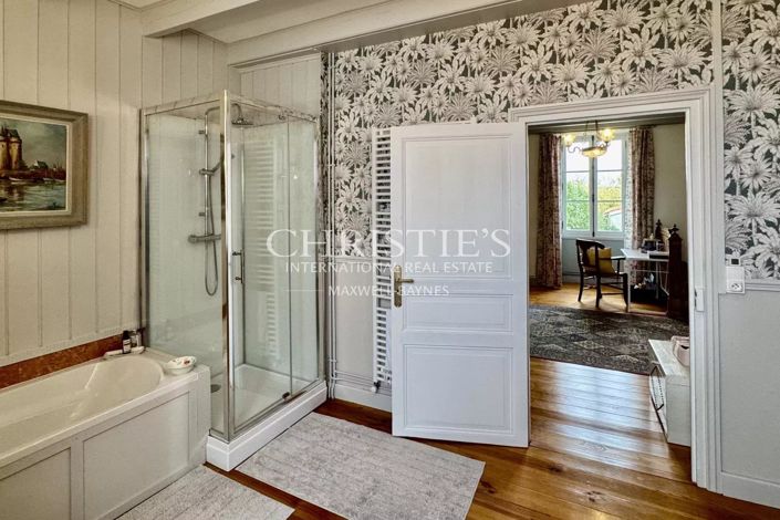 Image No.30-6 Bed House for sale