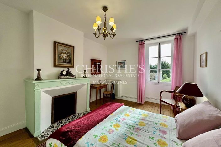 Image No.31-6 Bed House for sale