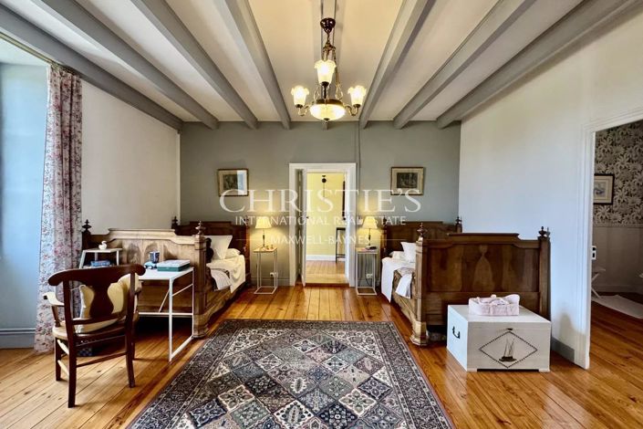 Image No.32-6 Bed House for sale