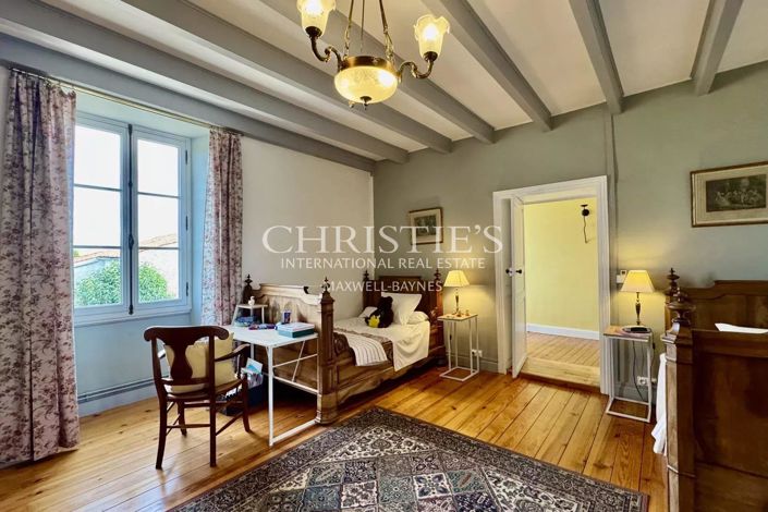 Image No.34-6 Bed House for sale