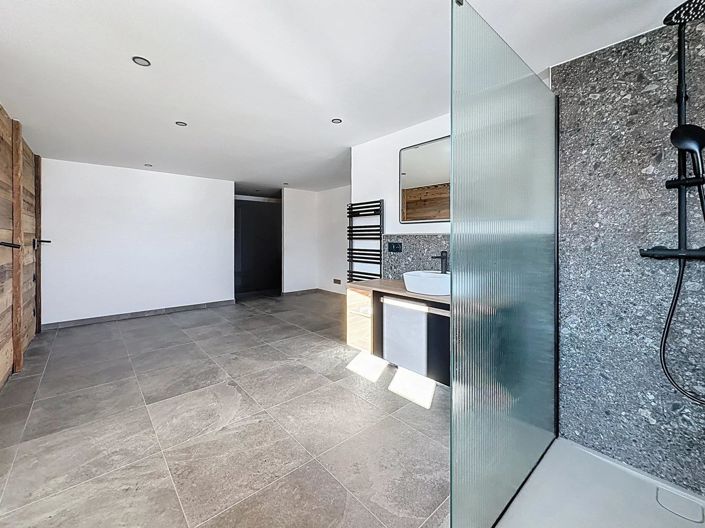 Image No.12-4 Bed House for sale