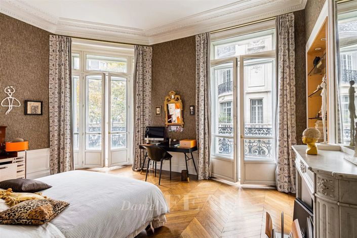 Image No.18-4 Bed Property for sale