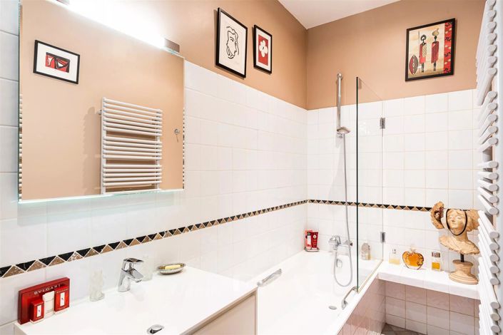 Image No.24-4 Bed Property for sale