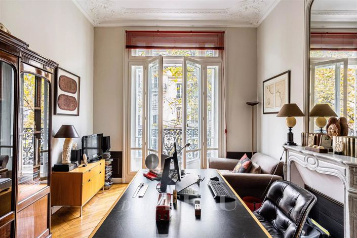 Image No.25-4 Bed Property for sale