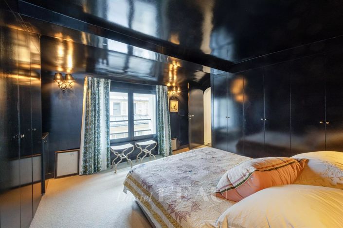 Image No.12-2 Bed Property for sale