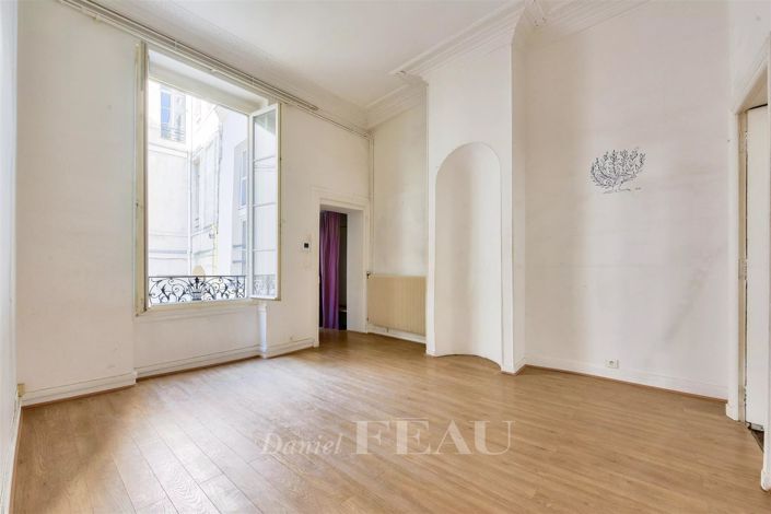 Image No.10-3 Bed Property for sale