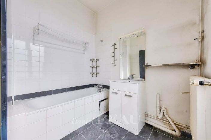 Image No.15-3 Bed Property for sale