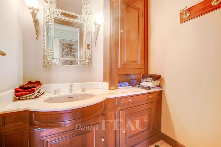 Image No.15-4 Bed Property for sale