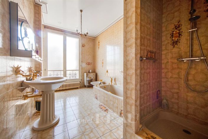 Image No.16-4 Bed Property for sale