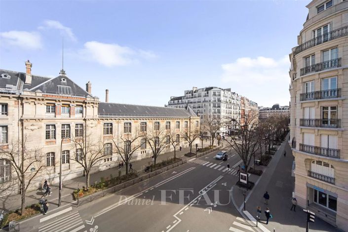 Image No.20-4 Bed Property for sale