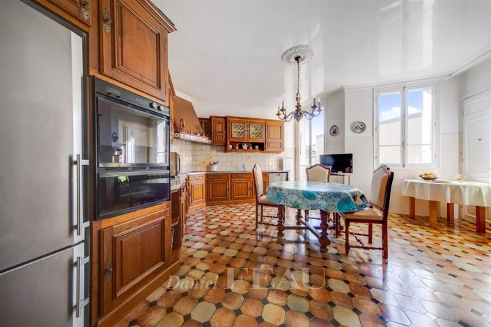 Image No.7-4 Bed Property for sale