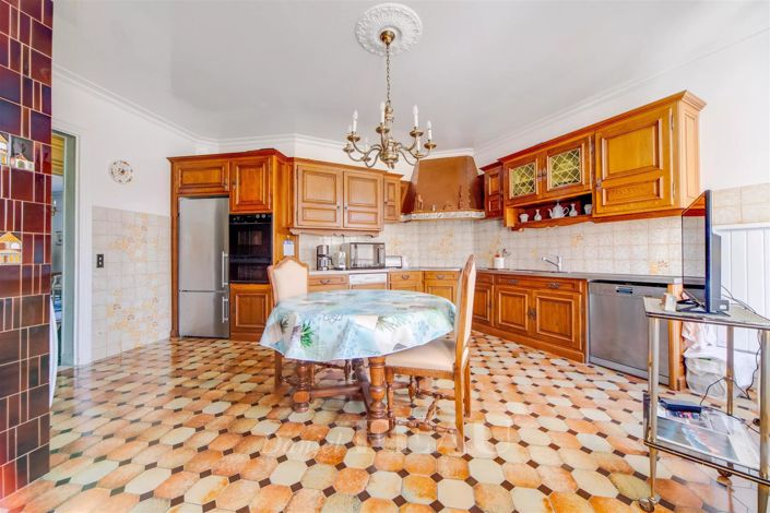 Image No.8-4 Bed Property for sale