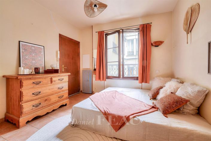 Image No.10-2 Bed Property for sale