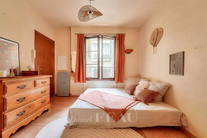 Image No.12-2 Bed Property for sale