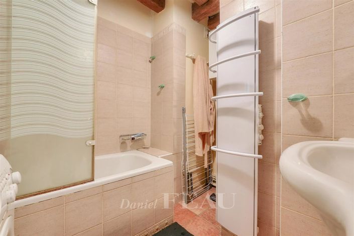 Image No.9-2 Bed Property for sale