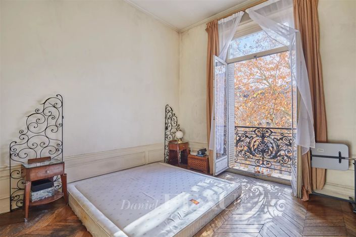 Image No.10-2 Bed Property for sale