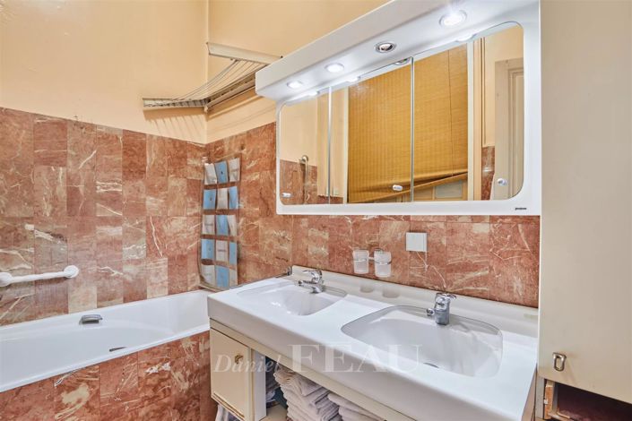 Image No.12-2 Bed Property for sale