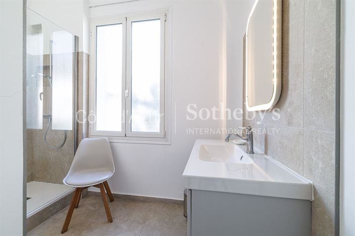 Image No.17-2 Bed Property for sale