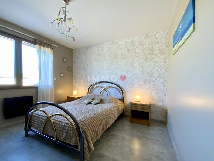 Image No.11-3 Bed House for sale