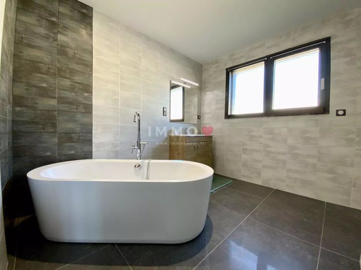 Image No.14-3 Bed House for sale