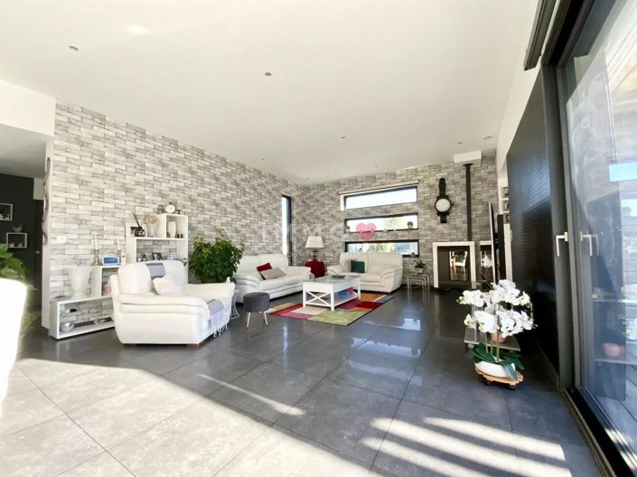 Image No.5-3 Bed House for sale