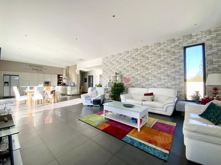 Image No.6-3 Bed House for sale