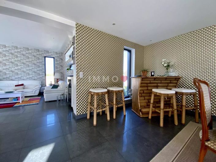 Image No.8-3 Bed House for sale